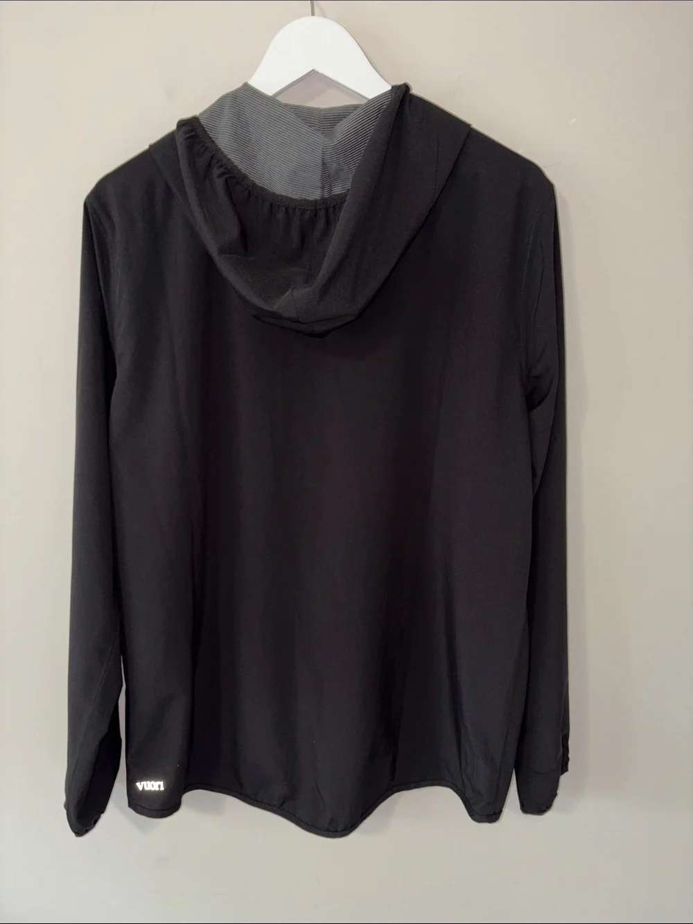 Vuori Outdoor Trainer Shell Black Mens Hooded Jacket Stretch Pockets Sz L - Picture 8 of 16